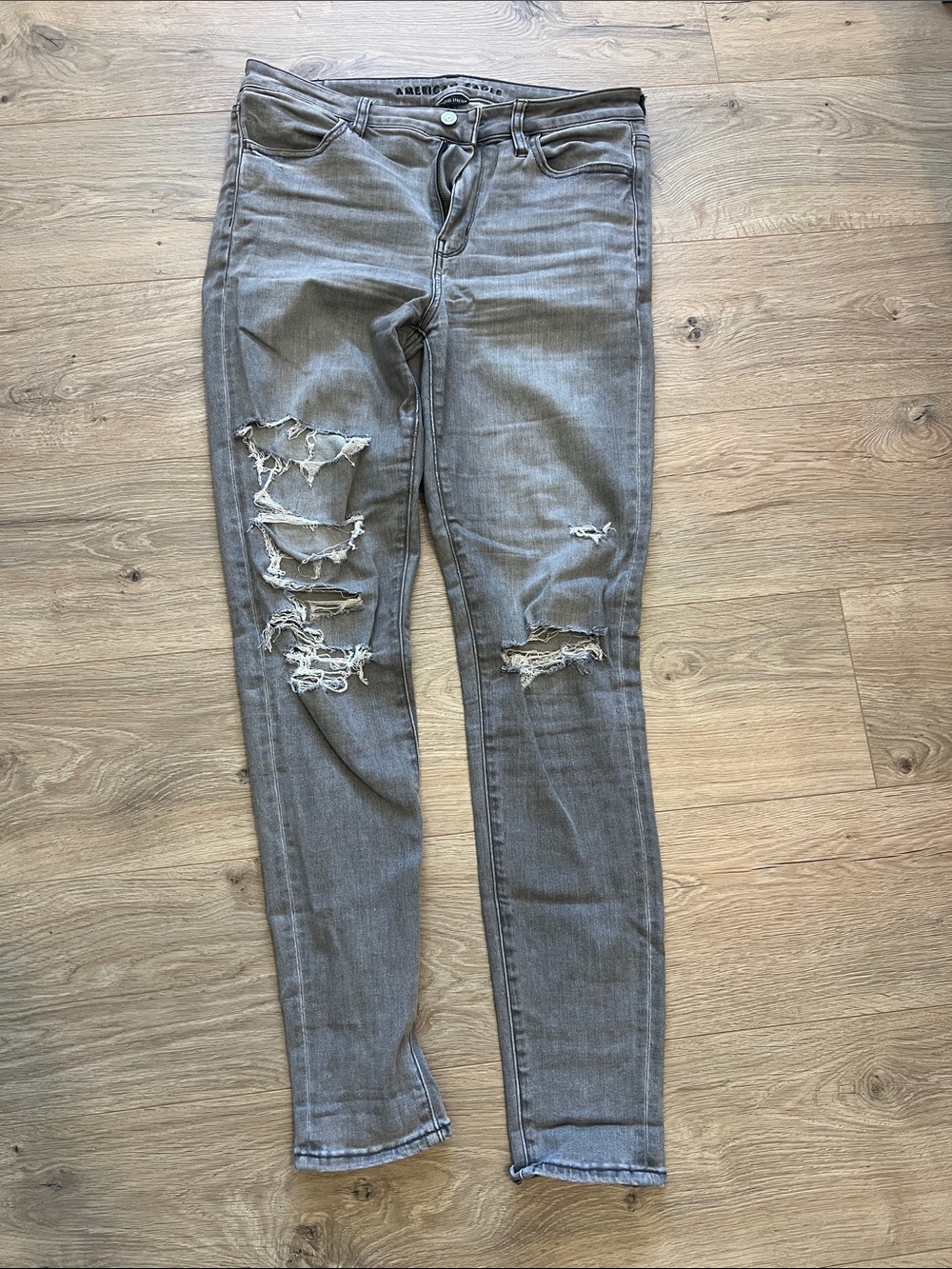 American Eagle Outfitters Gray Distressed Skinny Jeans